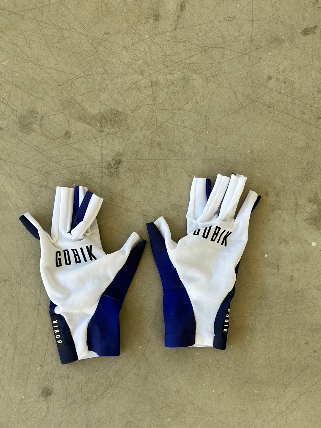 Women's Aero Gloves / Mitts | Gobik | Movistar Women | Pro-Issued Cycling Kit