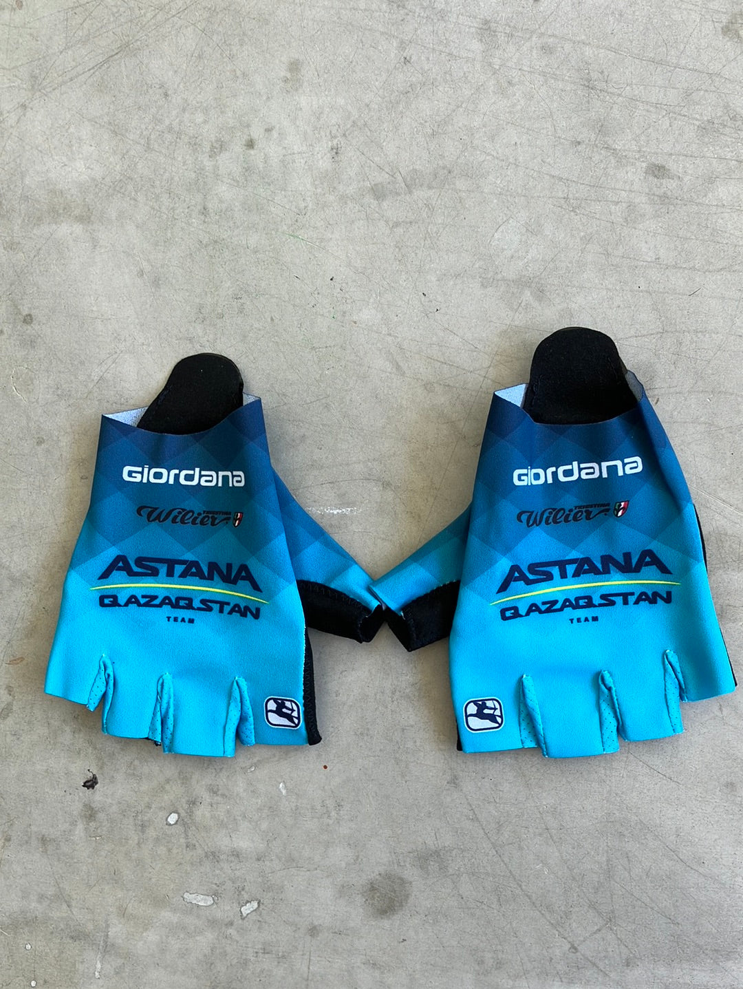 FRC Cycling Gloves / Mitts Padded | Giordana | Astana Qazaqstan | Pro-Issued Cycling Kit