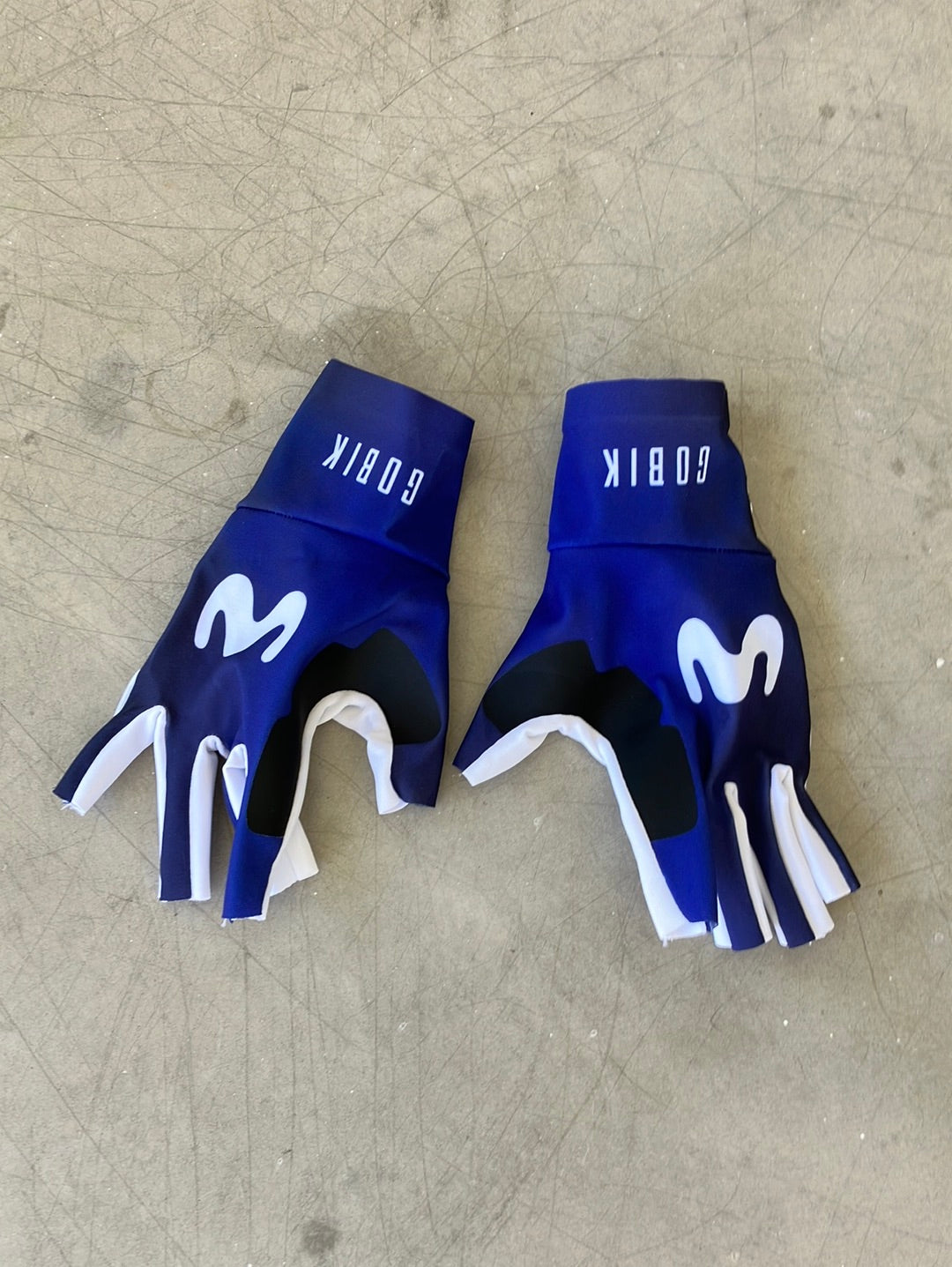 Women's Aero Gloves / Mitts | Gobik | Movistar Women | Pro-Issued Cycling Kit